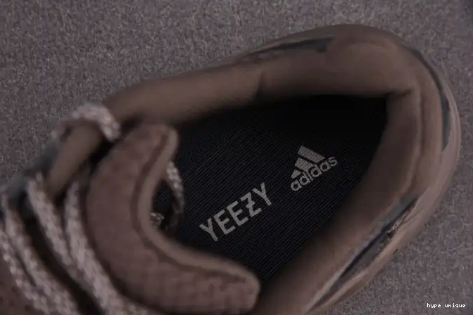 hype V2 'Mauve' 700 Yeezy Boost GZ0724 ADIDAS 0513